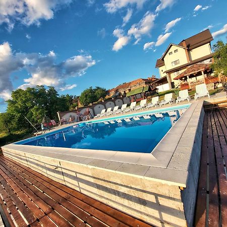 Conacul Lui Bulica Hotel Novaci-Straini Exterior photo