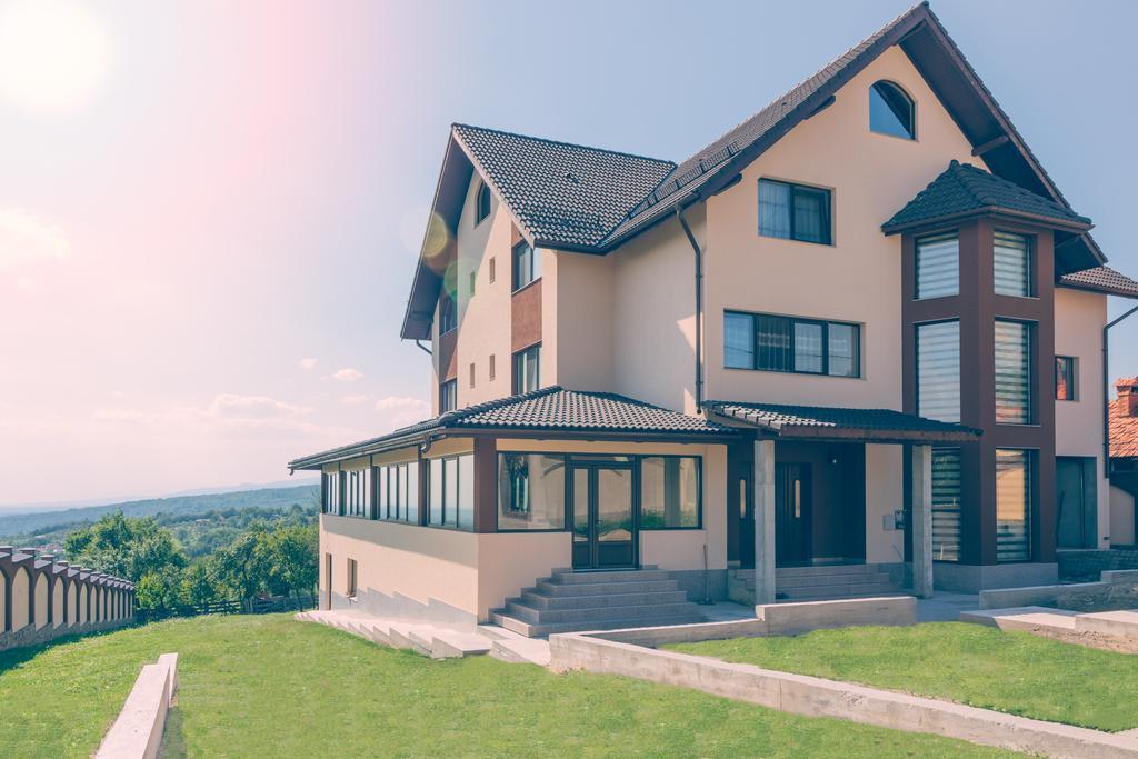 Conacul Lui Bulica Hotel Novaci-Straini Exterior photo