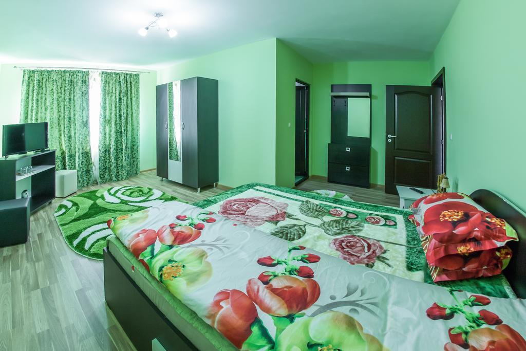 Conacul Lui Bulica Hotel Novaci-Straini Exterior photo