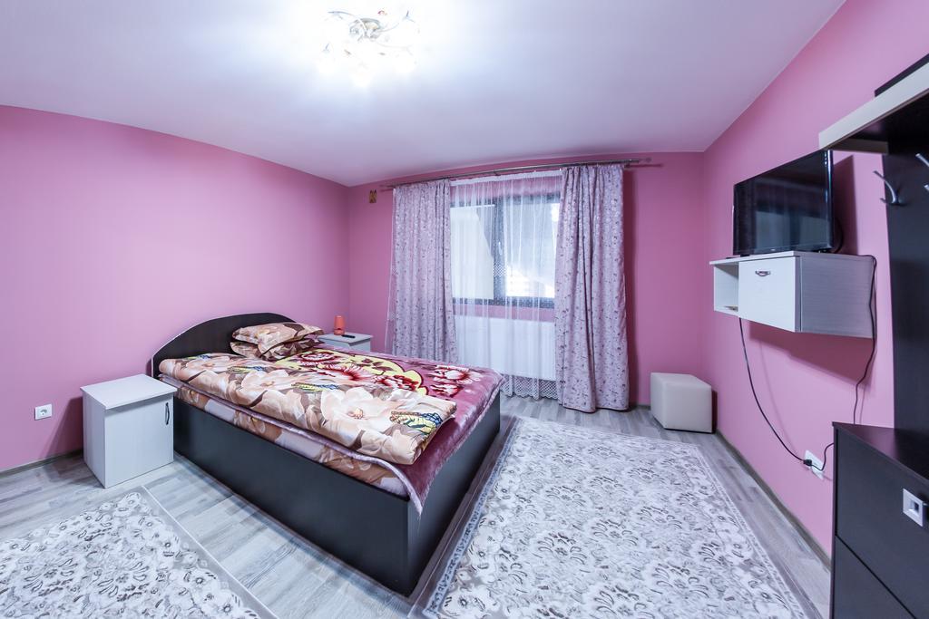 Conacul Lui Bulica Hotel Novaci-Straini Exterior photo
