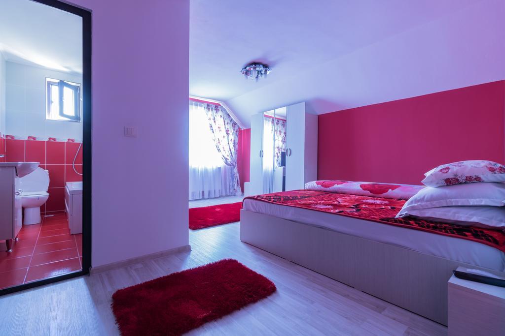 Conacul Lui Bulica Hotel Novaci-Straini Exterior photo
